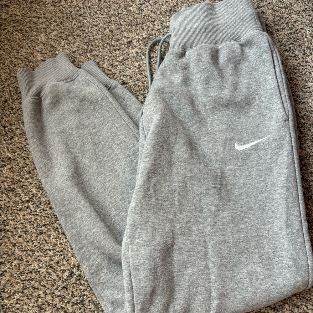 grey nike sweatpants
